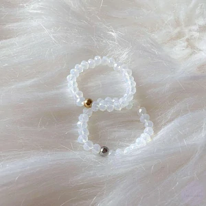 Minimalistic Ring White w Dot